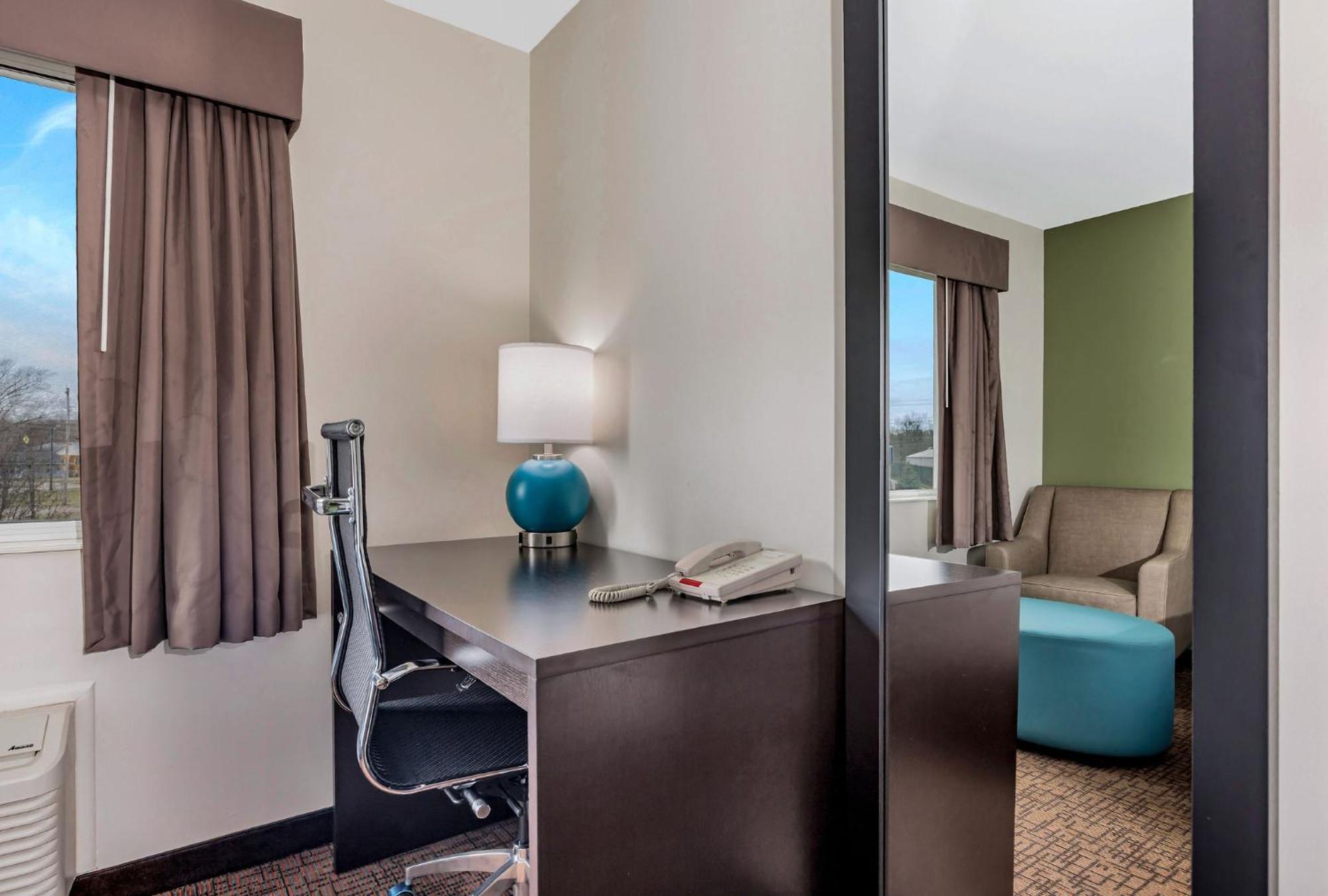 Hotel College 2*