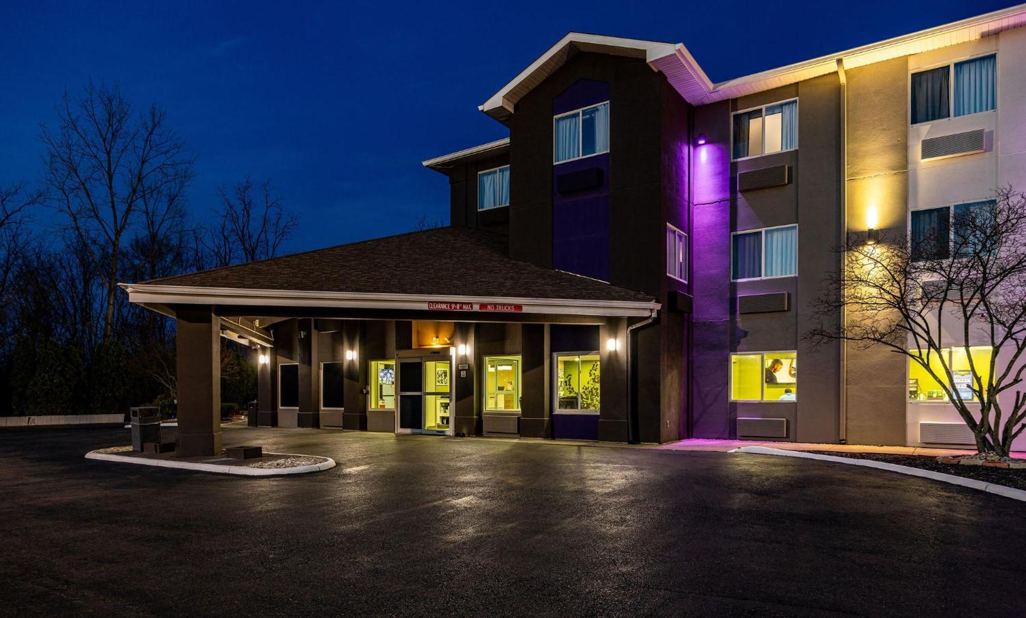 College Hotel 2*