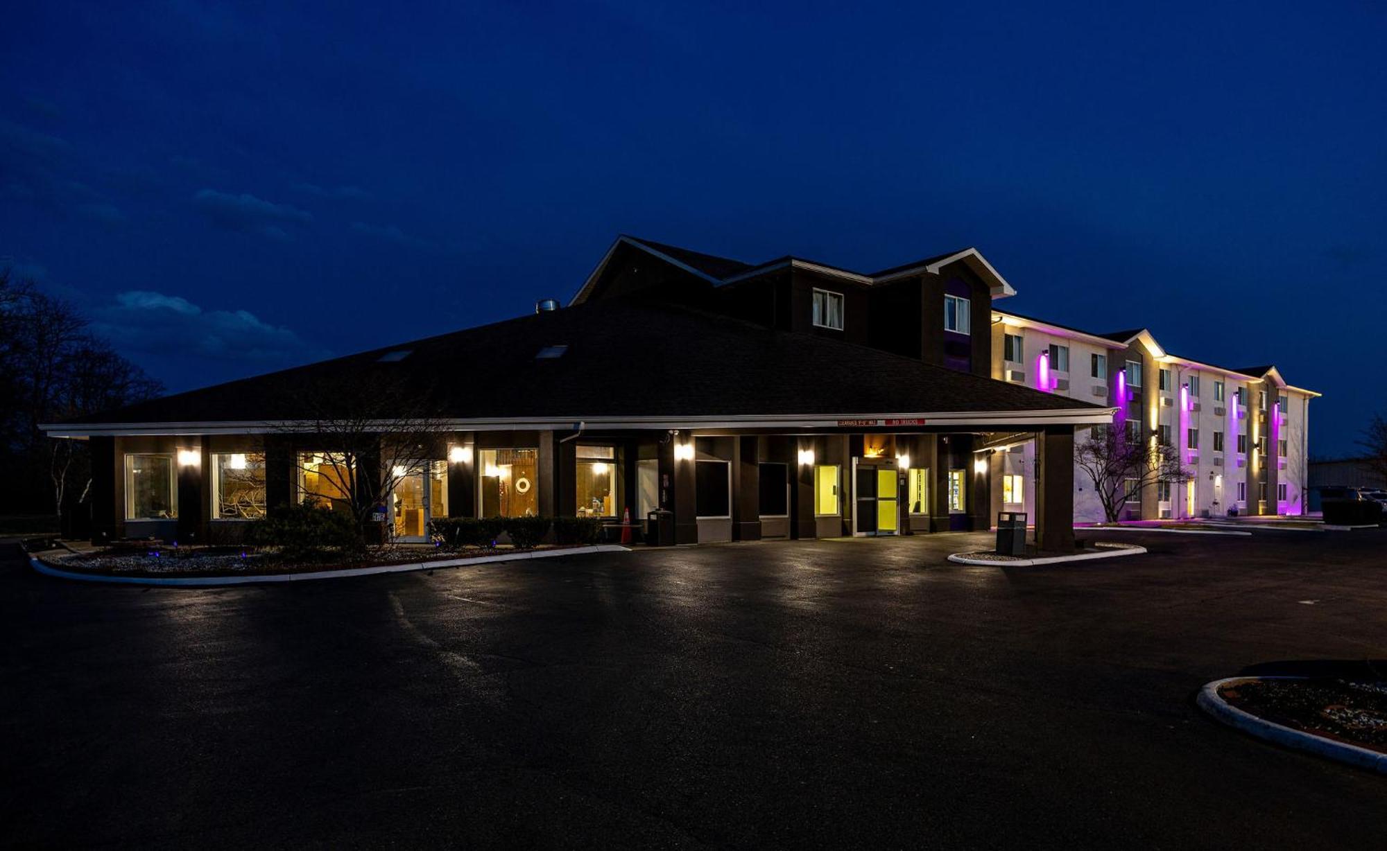 Hotel College 2*