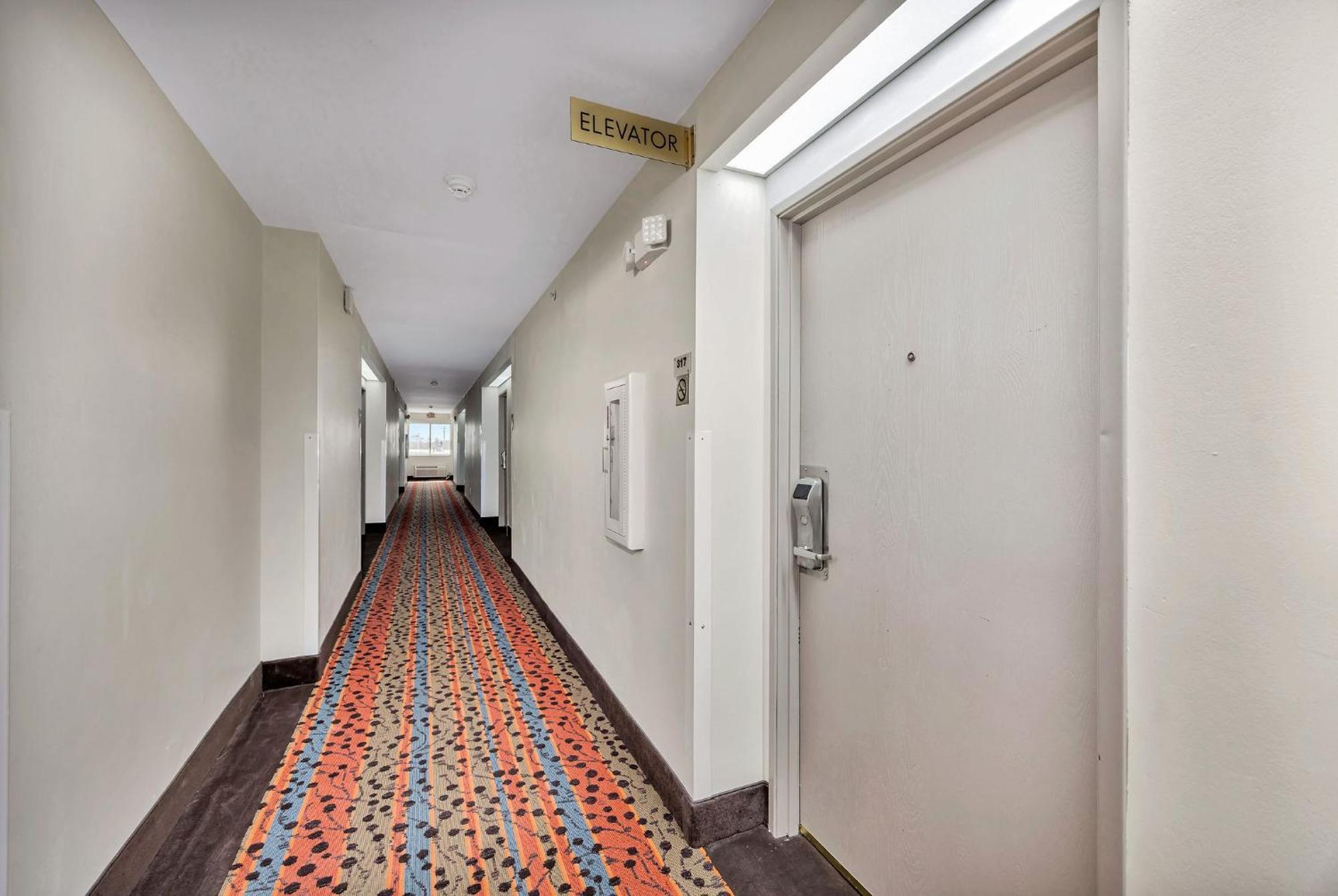 Hotel College 2*